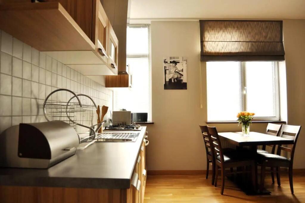 City Center 2Bdr Apartment Near Rustaveli Av. Tbilisi Exterior photo